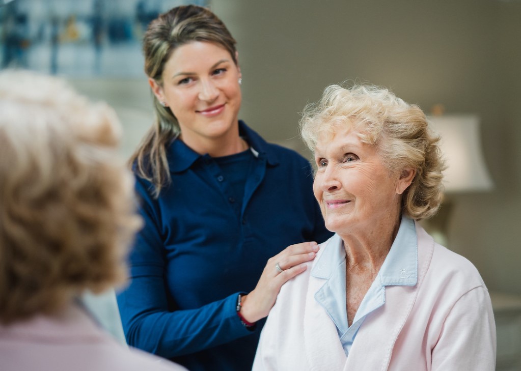 helping-mom-transition-to-senior-housing.jpg